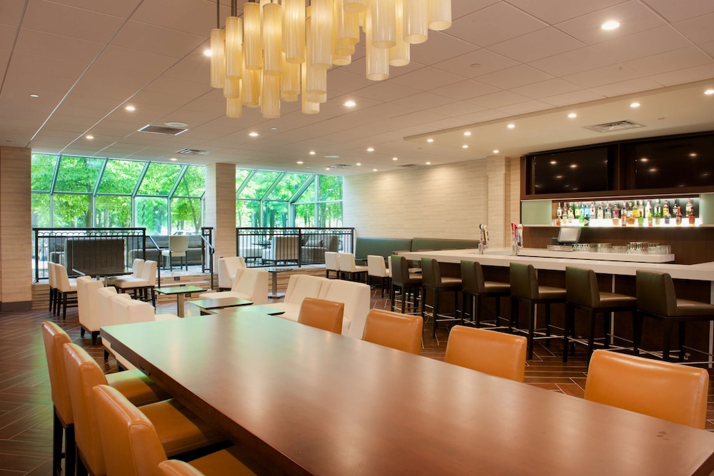 Embassy Suites by Hilton Cincinnati Northeast Blue Ash - photo 32