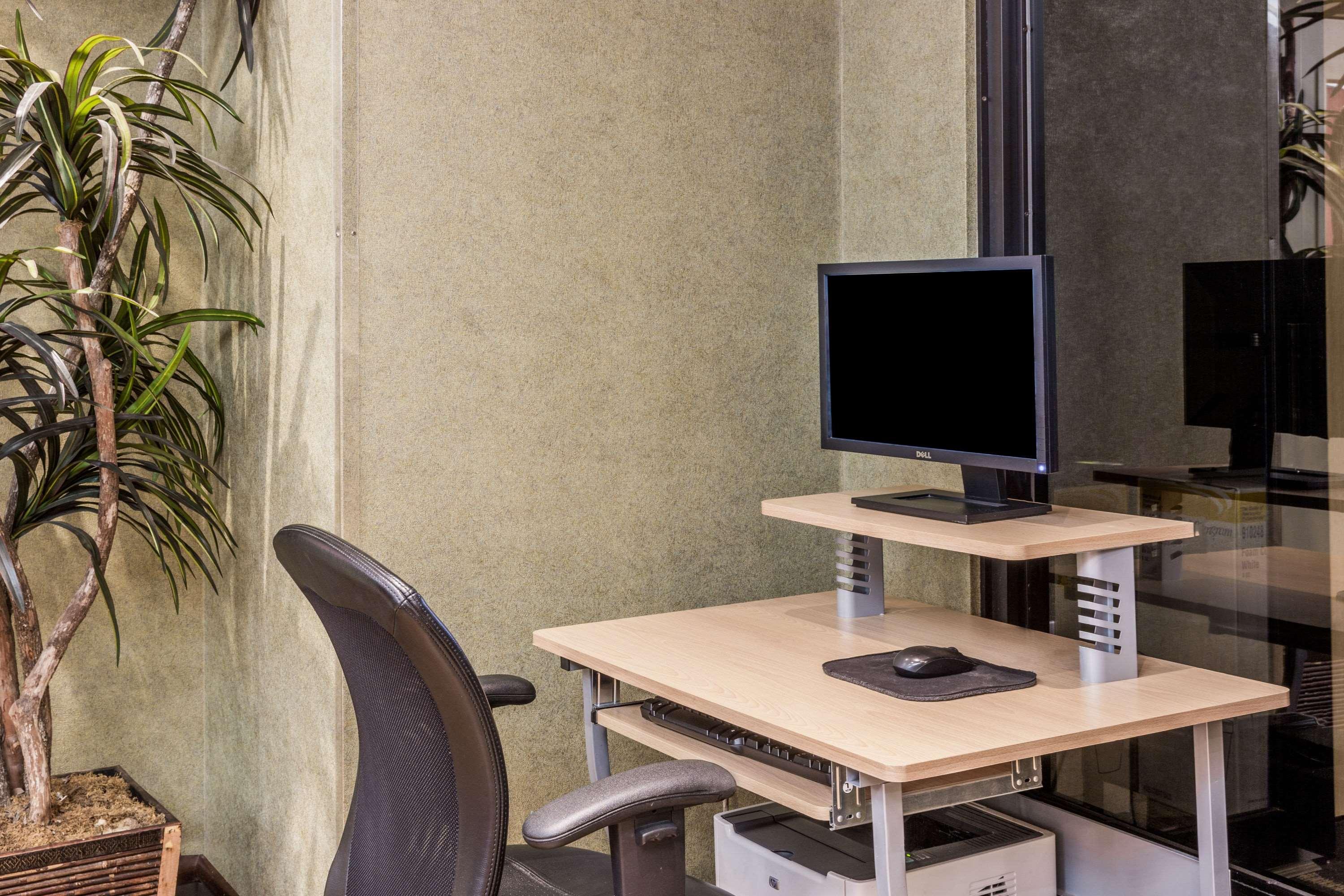 Hilltop Inn & Suites - photo 14