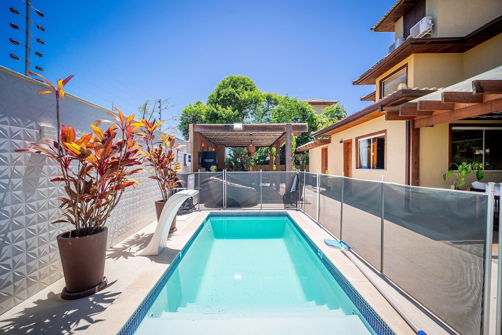 Bz85 Linda e confortável casa c Piscina 200 m da praia — 4-Star Luxury Hotel in Armacao De Buzios, Brasil
