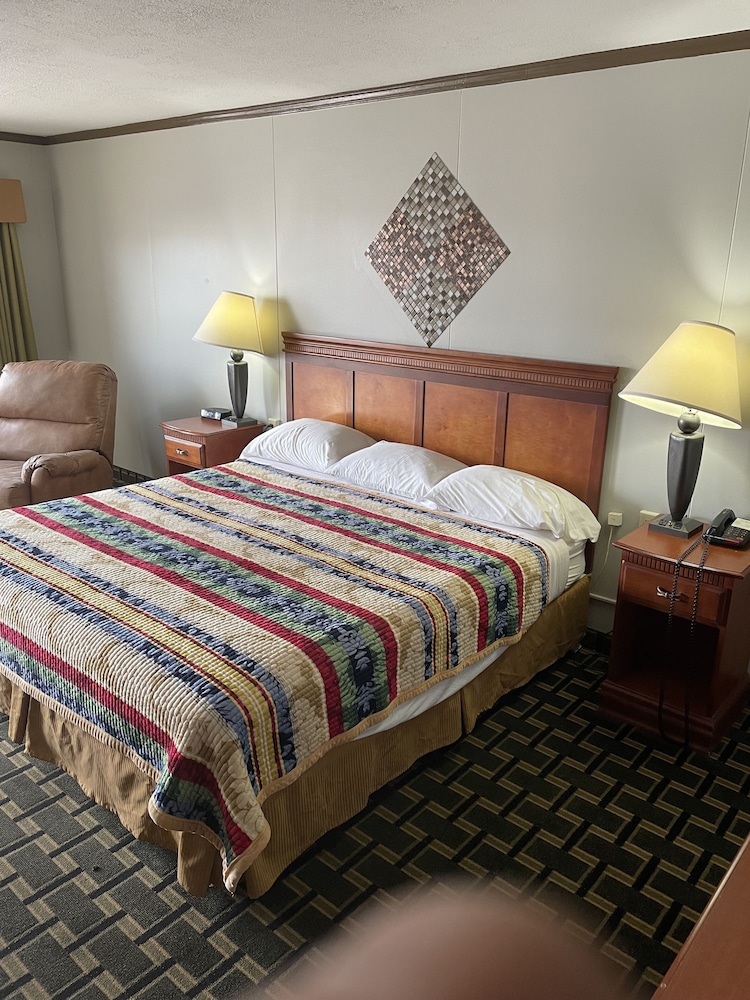 Bedford Inn - photo 8