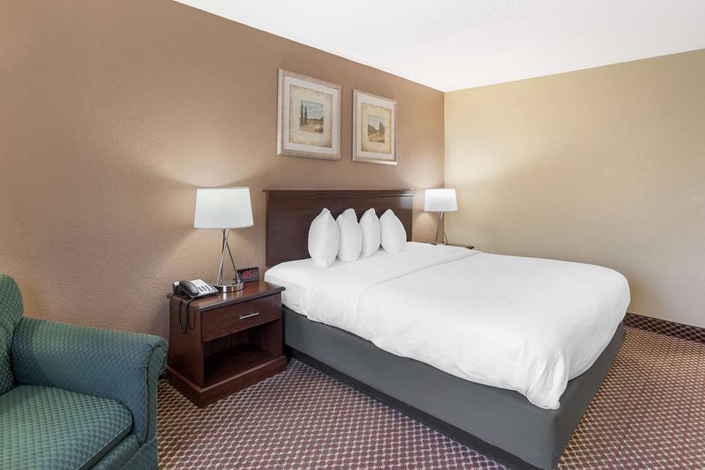 Quality Inn & Suites Bloomington University Area - photo 15