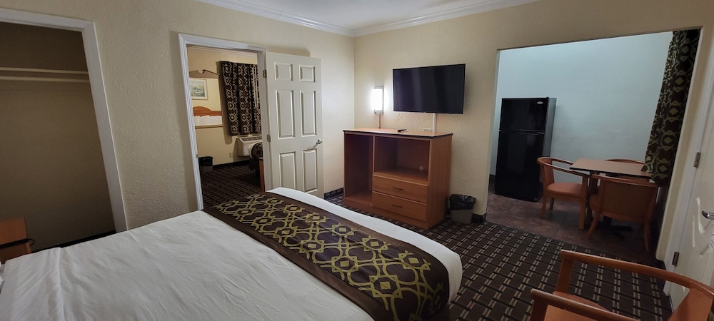 Riverside Inn & Suites Santa Cruz - photo 9