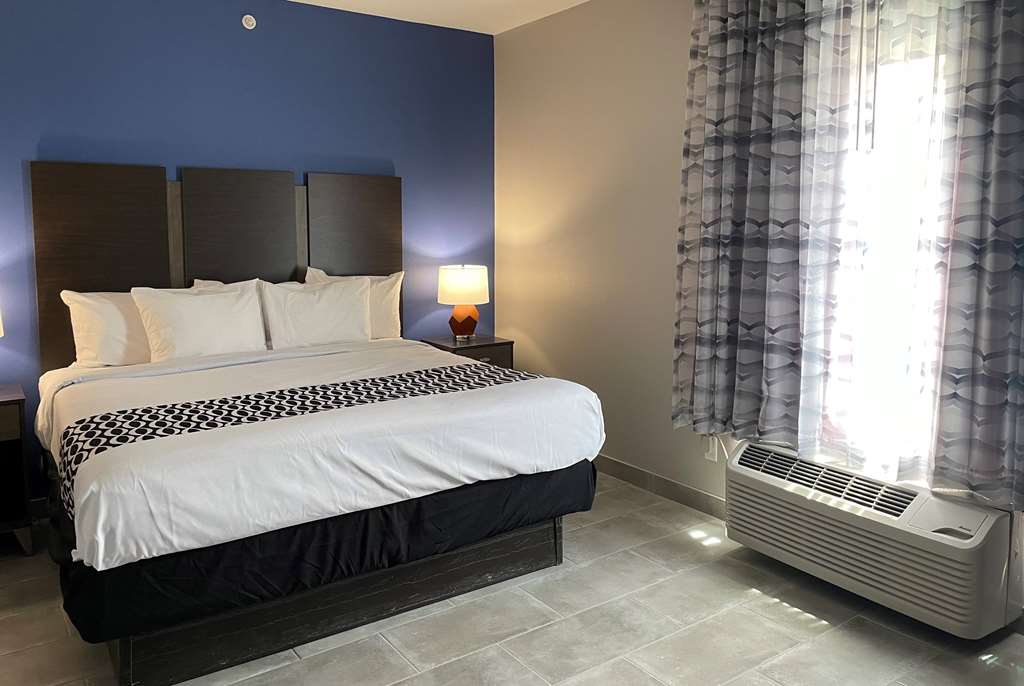 La Quinta Inn and Suites by Wyndham Schertz San Antonio Selma - photo 11