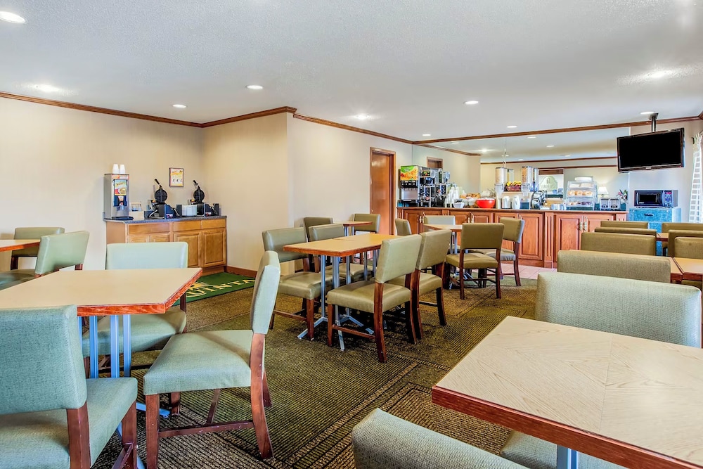 Norwood Inn and Suites Detroit - photo 12