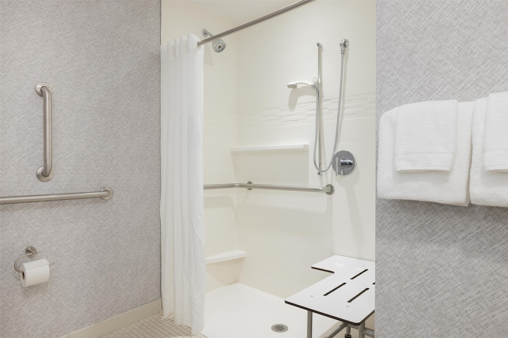 Hampton Inn & Suites Portsmouth Downtown - photo 31