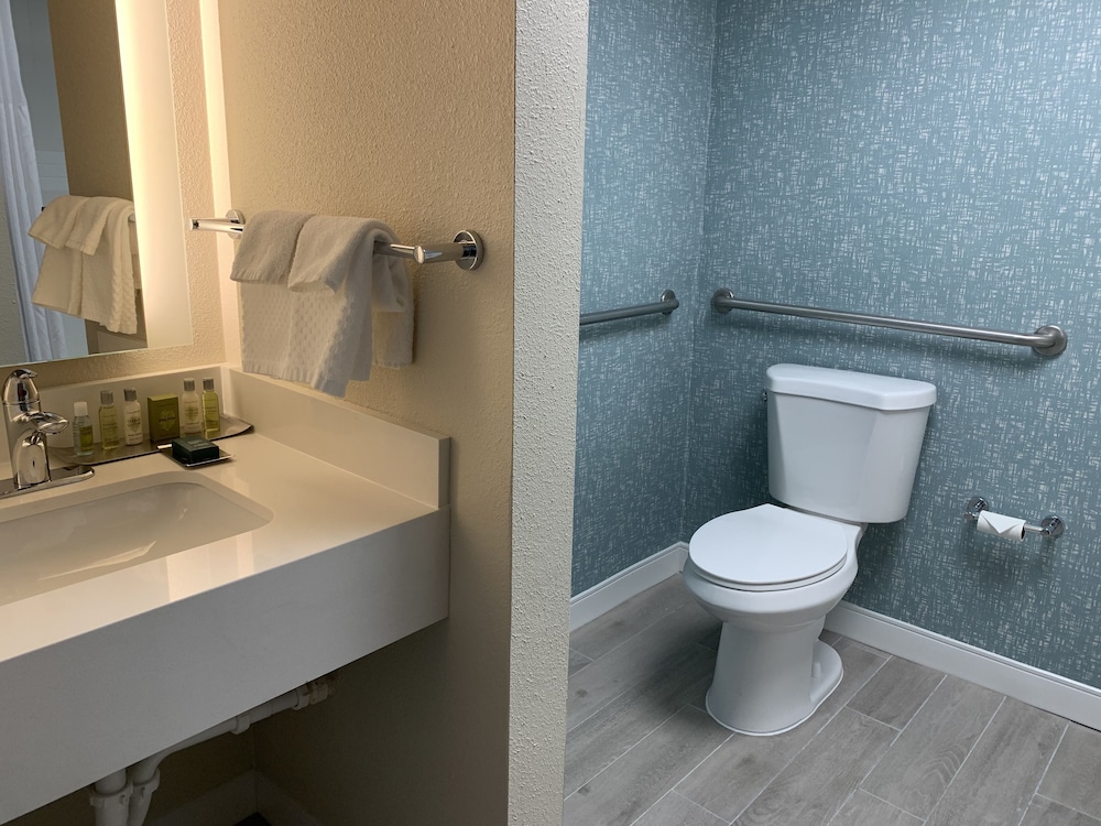 Doubletree by Hilton Hotel Norfolk Airport - photo 16