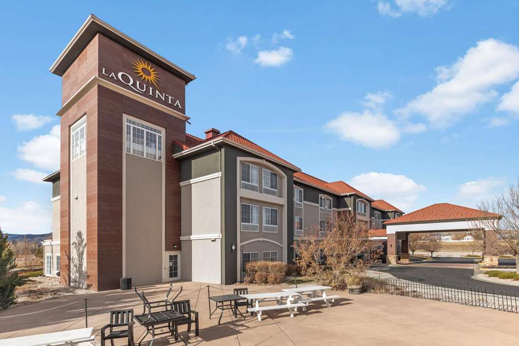 La Quinta Inn & Suites by Wyndham Loveland Estes Park - photo 2