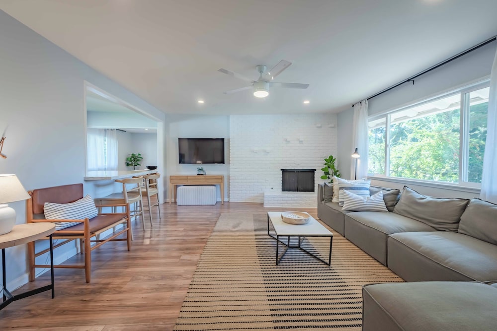 Lake Park Landing in Atascadero, United States