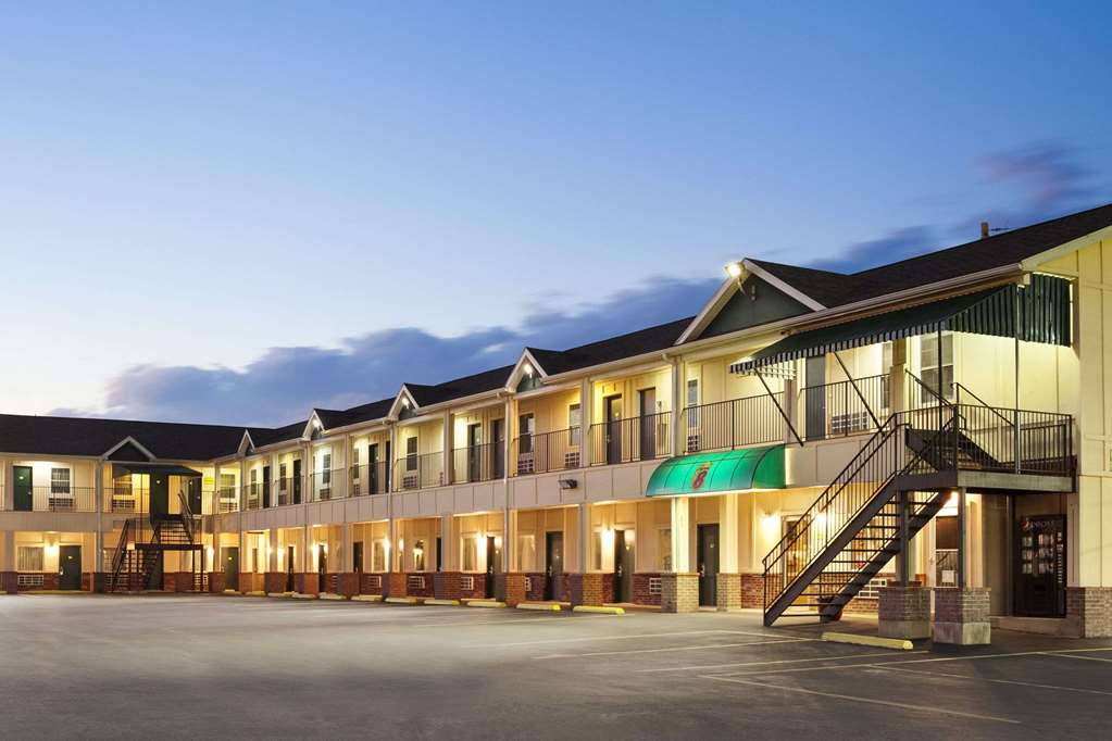 Super 8 by Wyndham Mifflinville Near Bloomsburg - featured photo
