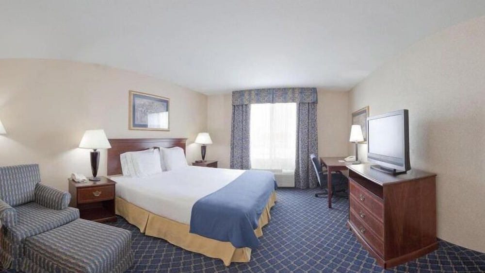 Holiday Inn Express & Suites Farmington by IHG - photo 23
