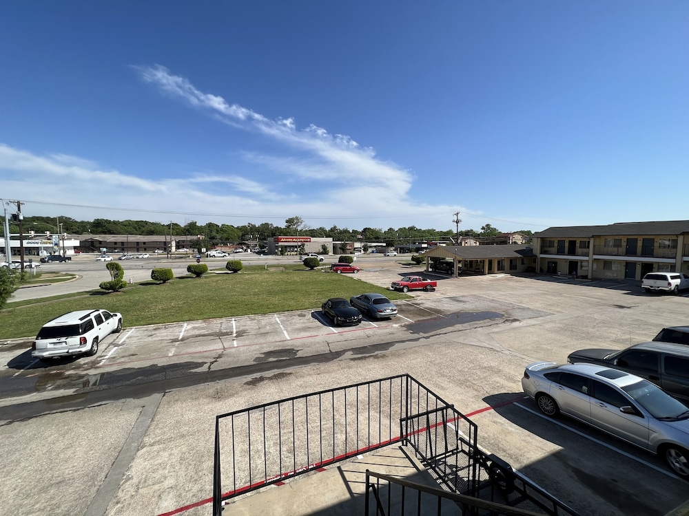Great Western Inn & Suites - photo 10