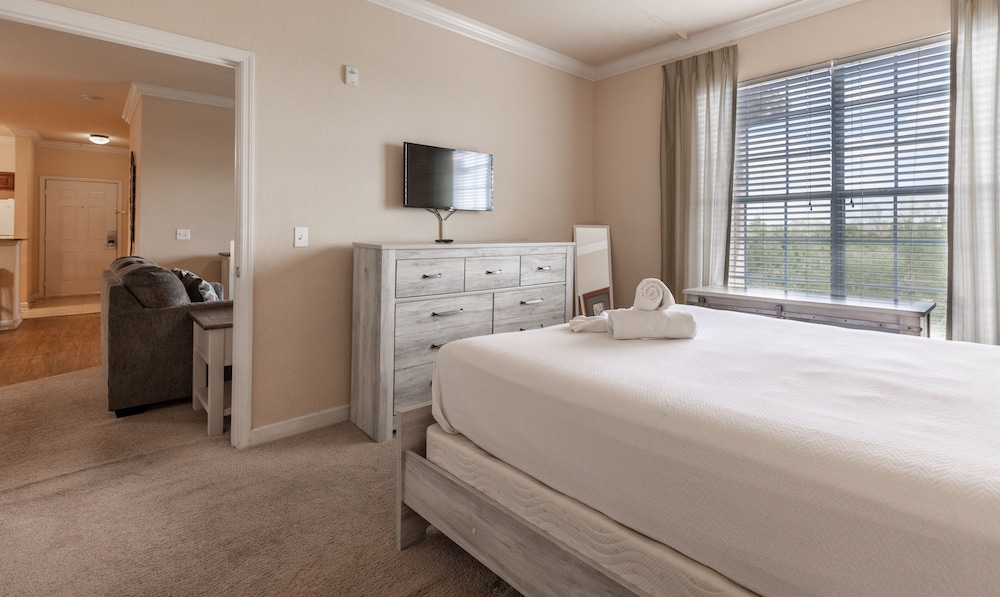8000tw Unit 4403 Tuscana Resort 2 Bedroom Condo by RedAwning - photo 3