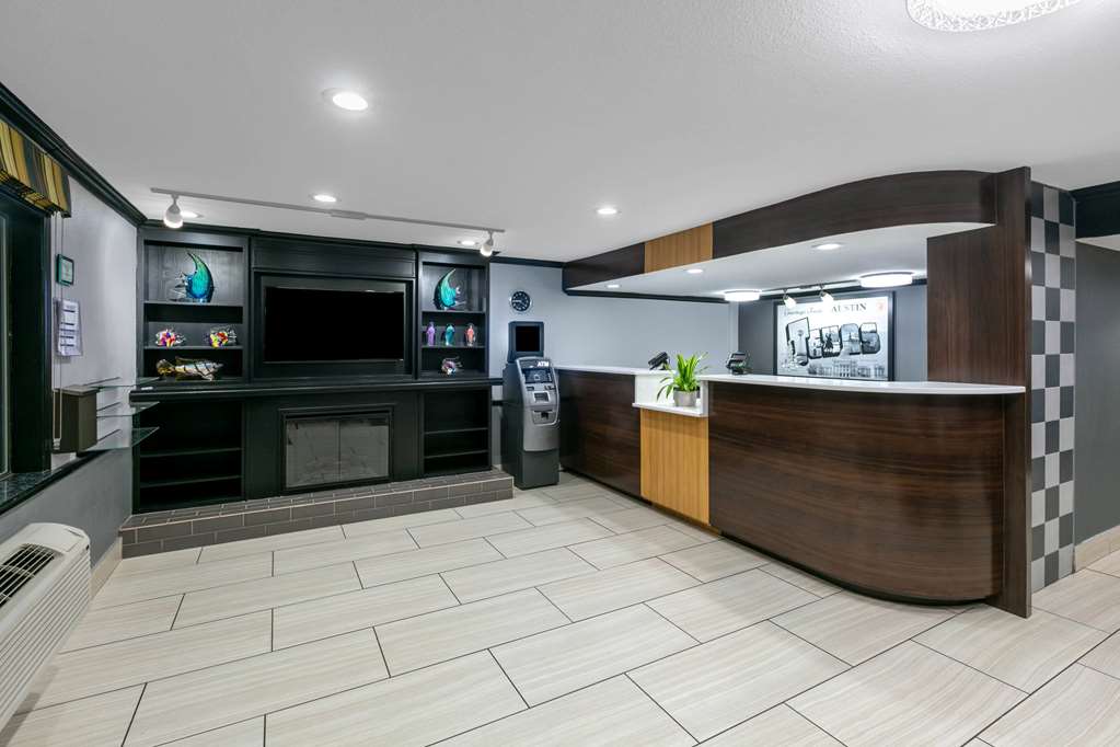 Super 8 by Wyndham Austin University Downtown Area - photo 7