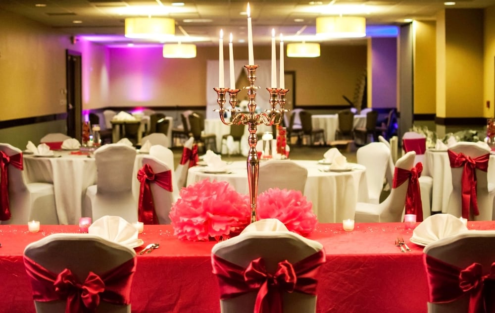 Embassy Suites by Hilton Dallas Market Center - photo 50