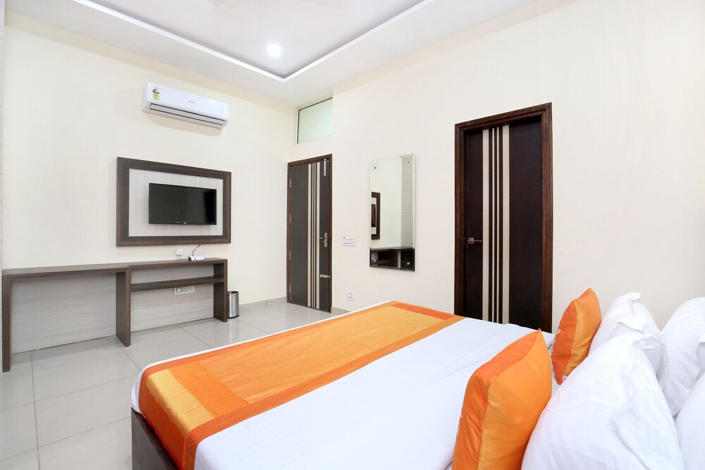 Oyo 10832 Hotel Jb 2 in Basi, India