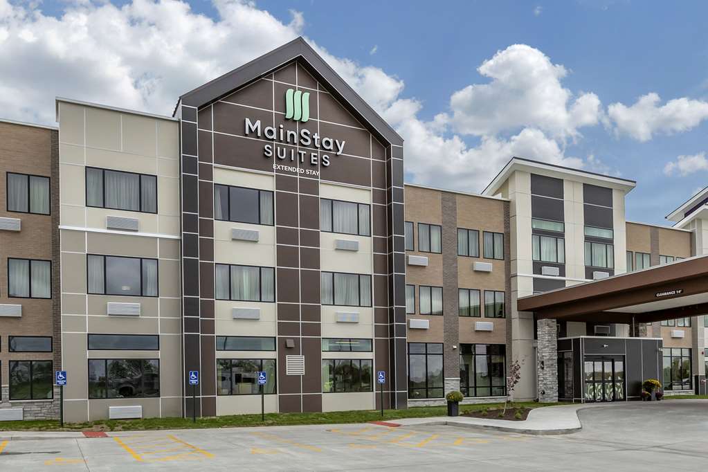MainStay Suites Milwaukee Franklin - photo 4