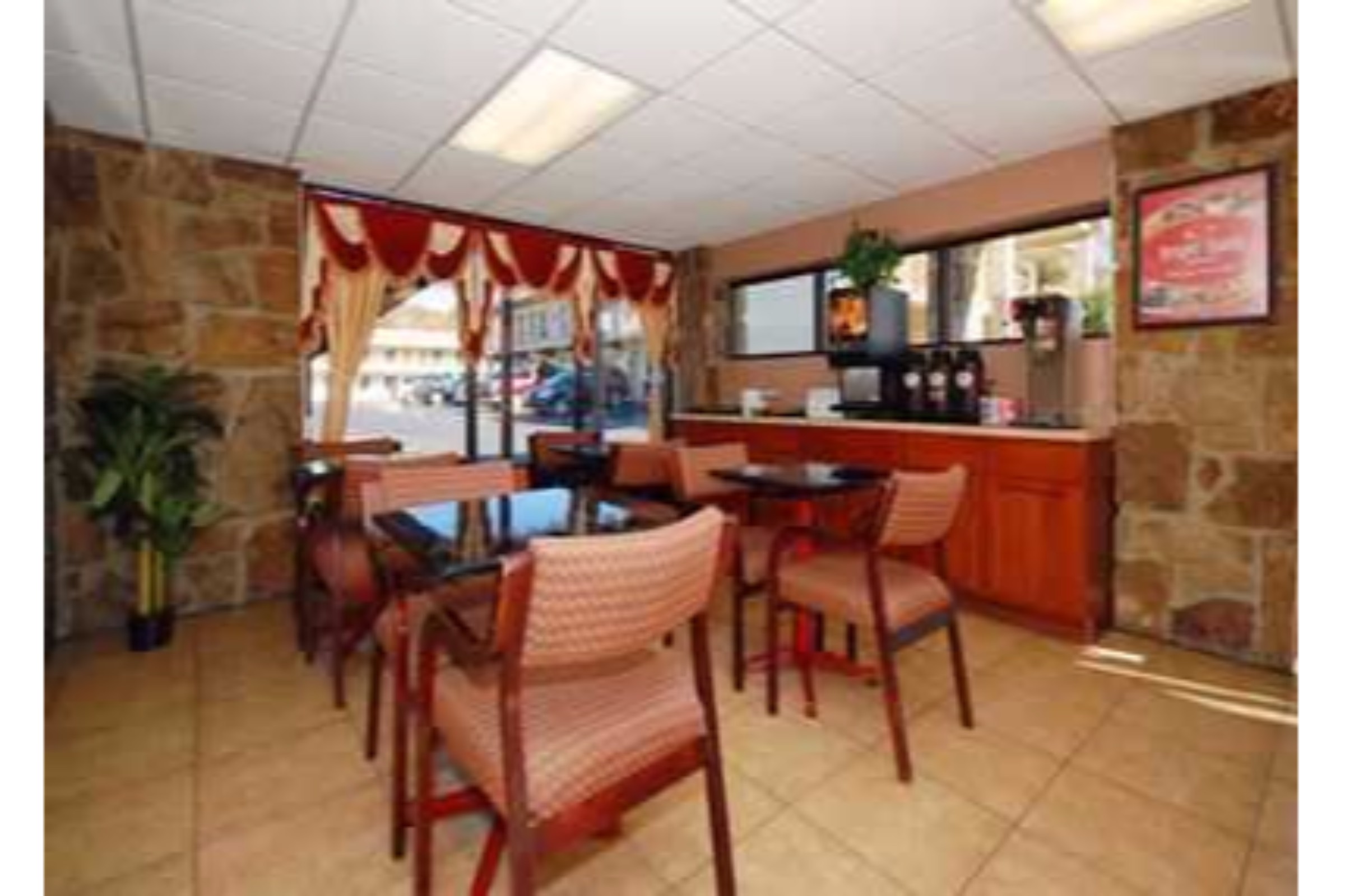 Econo Lodge Pigeon Forge TN - photo 20