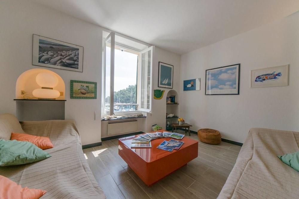 Hintown La Finestra Sulla Piazzetta a Portofino — 5-Star Luxury Hotel in Portofino, Italy