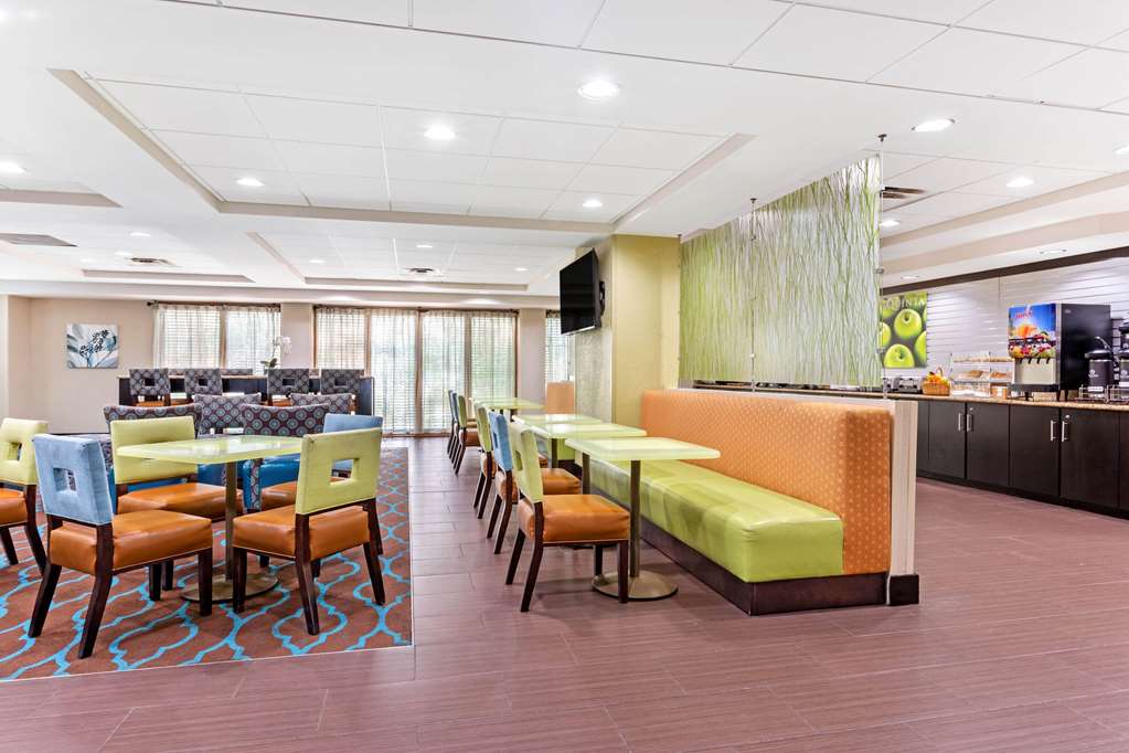 La Quinta Inn & Suites by Wyndham Tampa North I 75 - photo 25