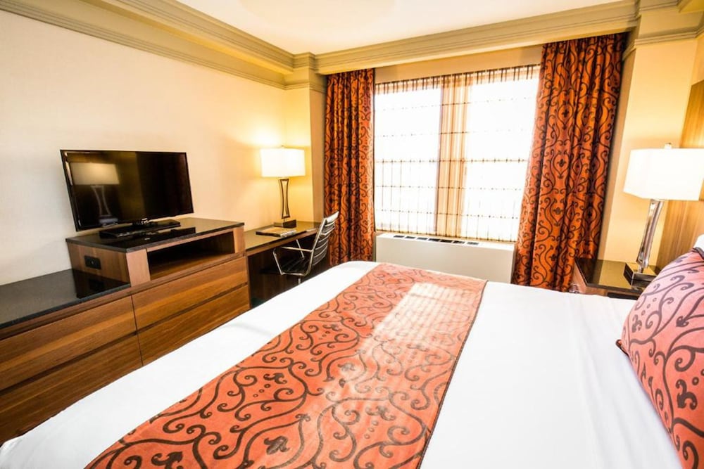 The Belvedere Hotel - photo 15