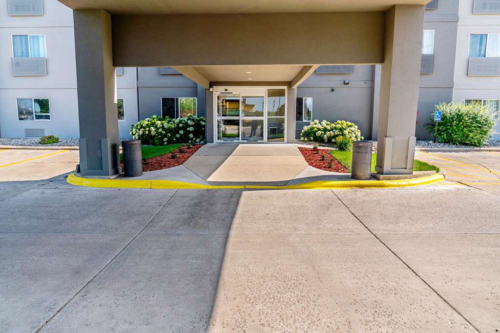 Country Inn & Suites by Radisson Brookings SD - photo 3