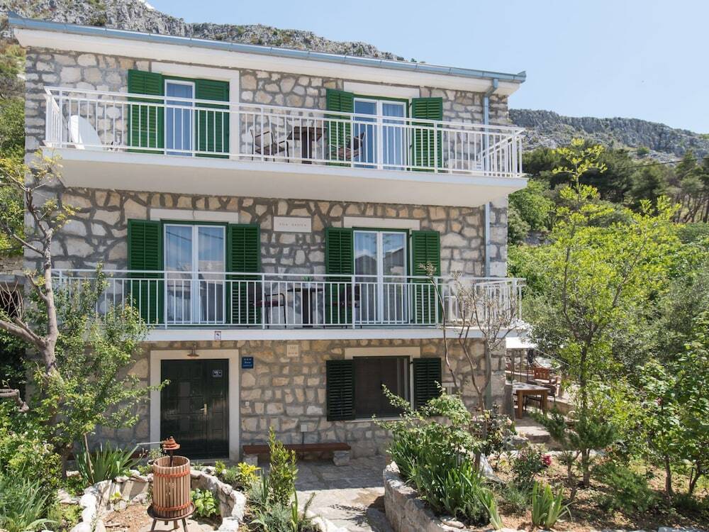 Lavish Holiday Home in Podstrana With Garden — 4-Star Luxury Hotel in Podstrana, Croatia