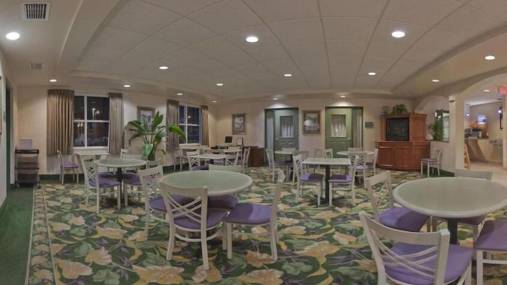 Holiday Inn Express Suites Plant City by IHG - photo 31