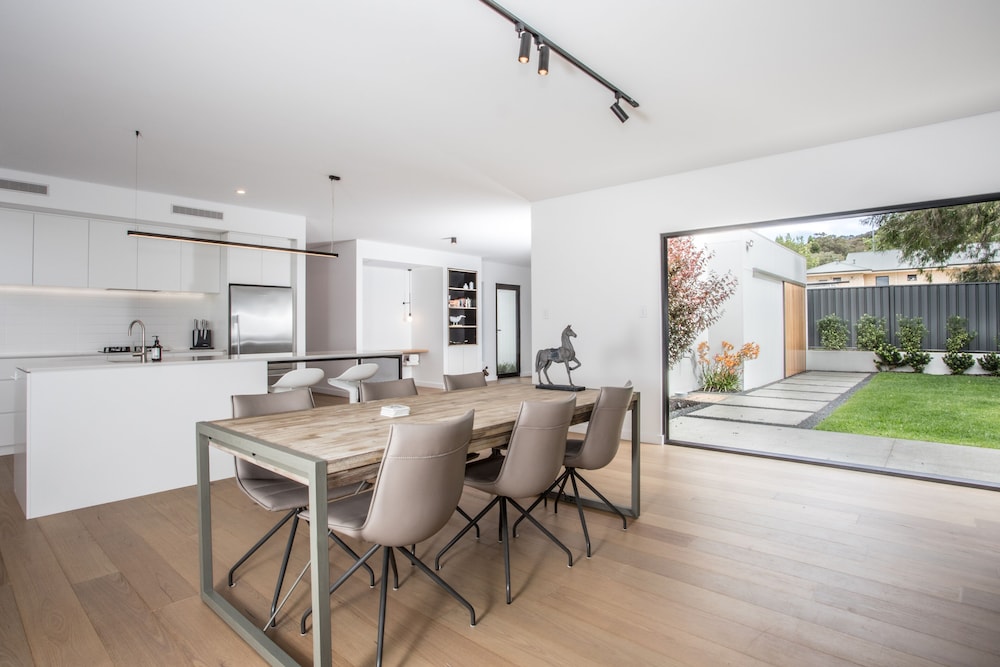 Bluff Street Home by the BnB Collection — 4-Star Luxury Hotel in Mira Mar, Australia
