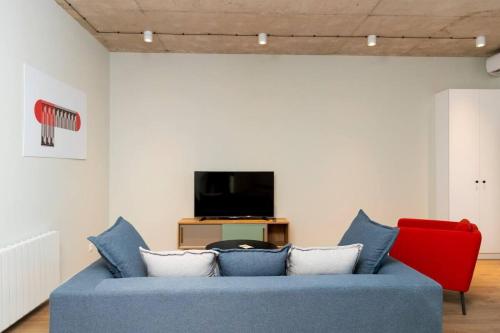 Stylish 2 BR 2 Balconies Apartment In Old Tbilisi