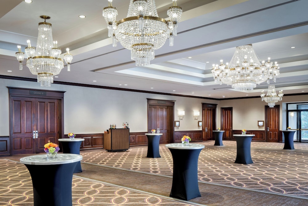 Sheraton DFW Airport Hotel - photo 2