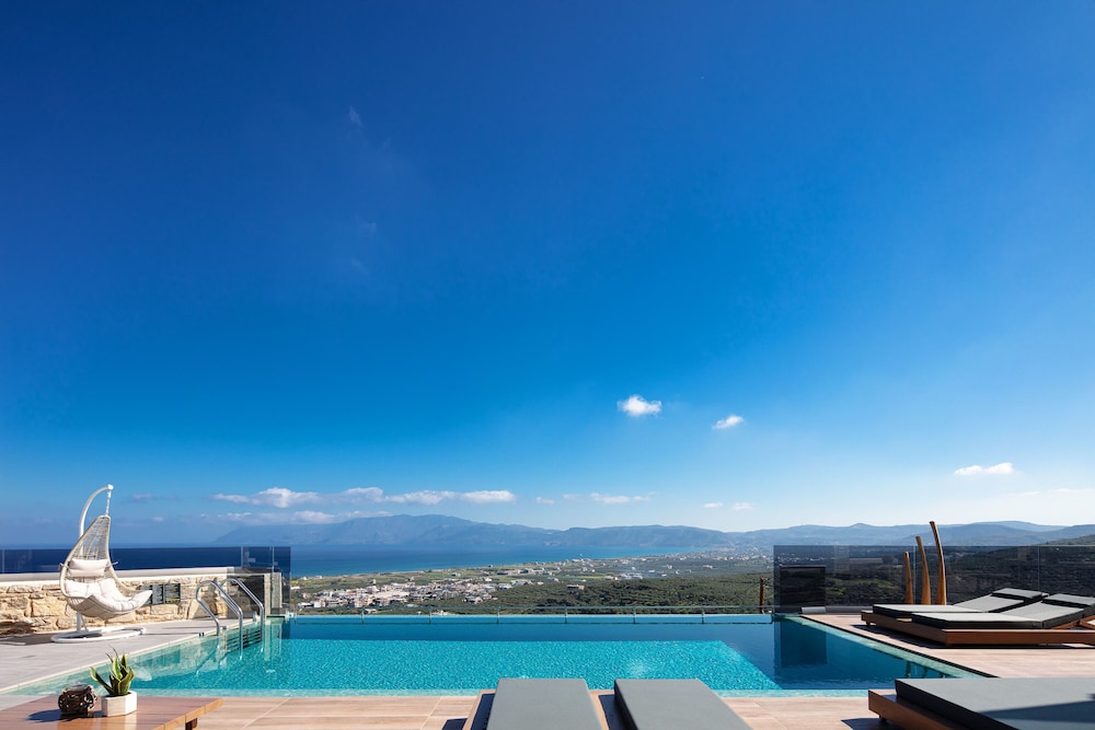 Argyrie Villas — 4-Star Luxury Hotel in Kissamos, Greece