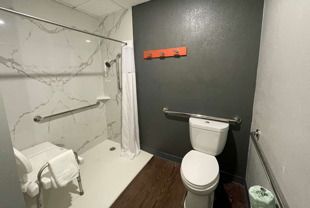La Quinta Inn & Suites by Wyndham Fayetteville I 95 - photo 18
