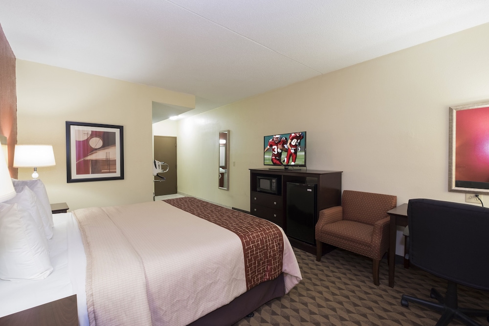 Red Roof Inn & Suites Cincinnati North Mason - photo 4