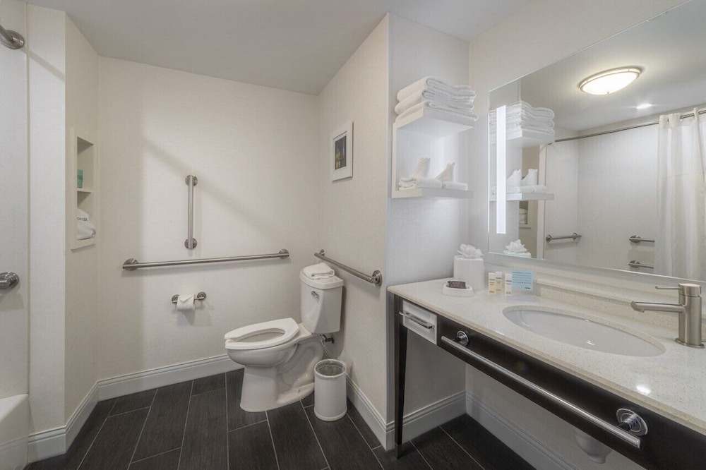 Hampton Inn Carlstadt At The Meadowlands - photo 17
