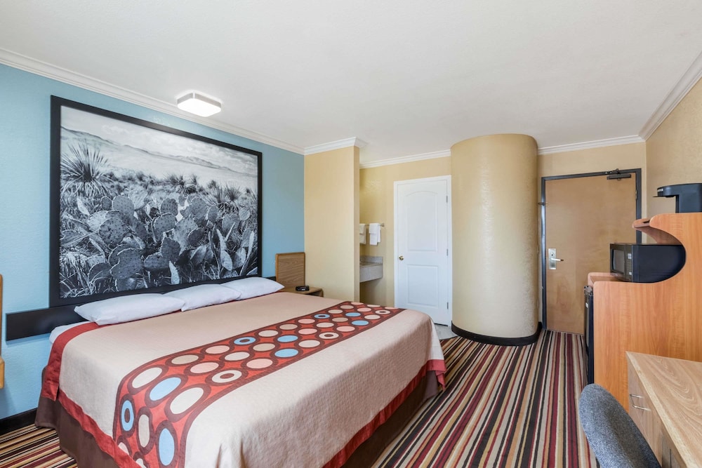 Super 8 by Wyndham Midland - photo 6