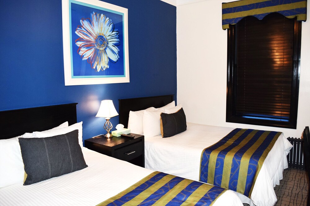 Royal Park Hotel and Hostel - photo 9