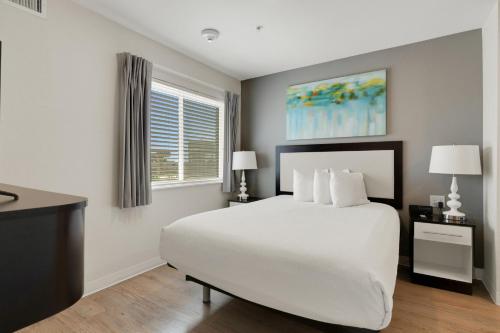 Simplicity At the Rim 1304 I Comfy 2 Bed 2 Bath — 4-Star Luxury Hotel in San Antonio, United States