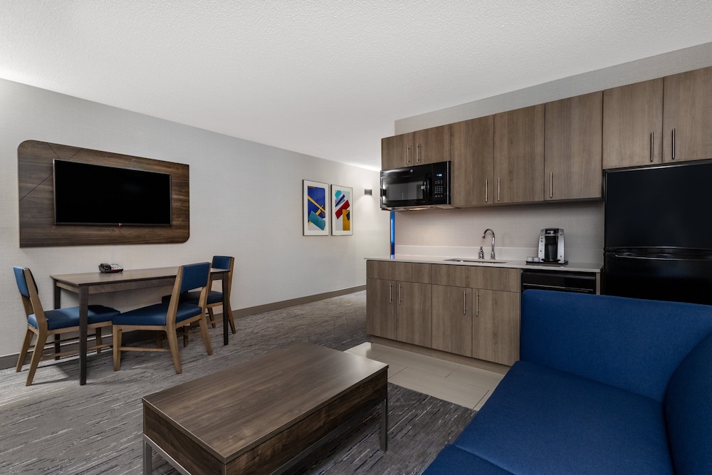 Holiday Inn Express & Suites Vadnais Heights by IHG - photo 7