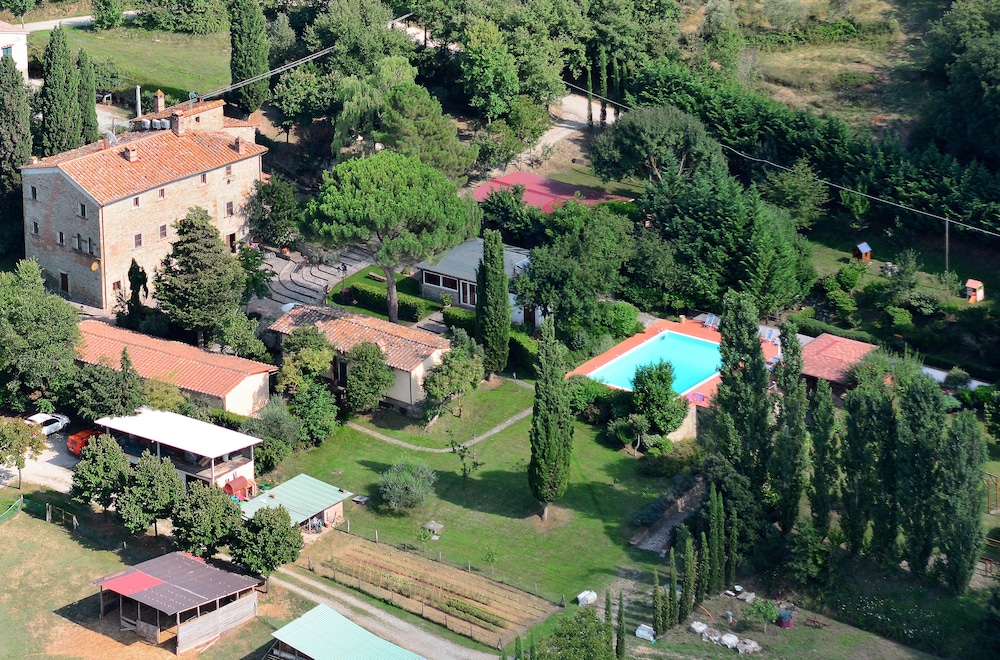 Agriturismo Parco Fiorito — 4-Star Luxury Hotel in Cortona, Italy