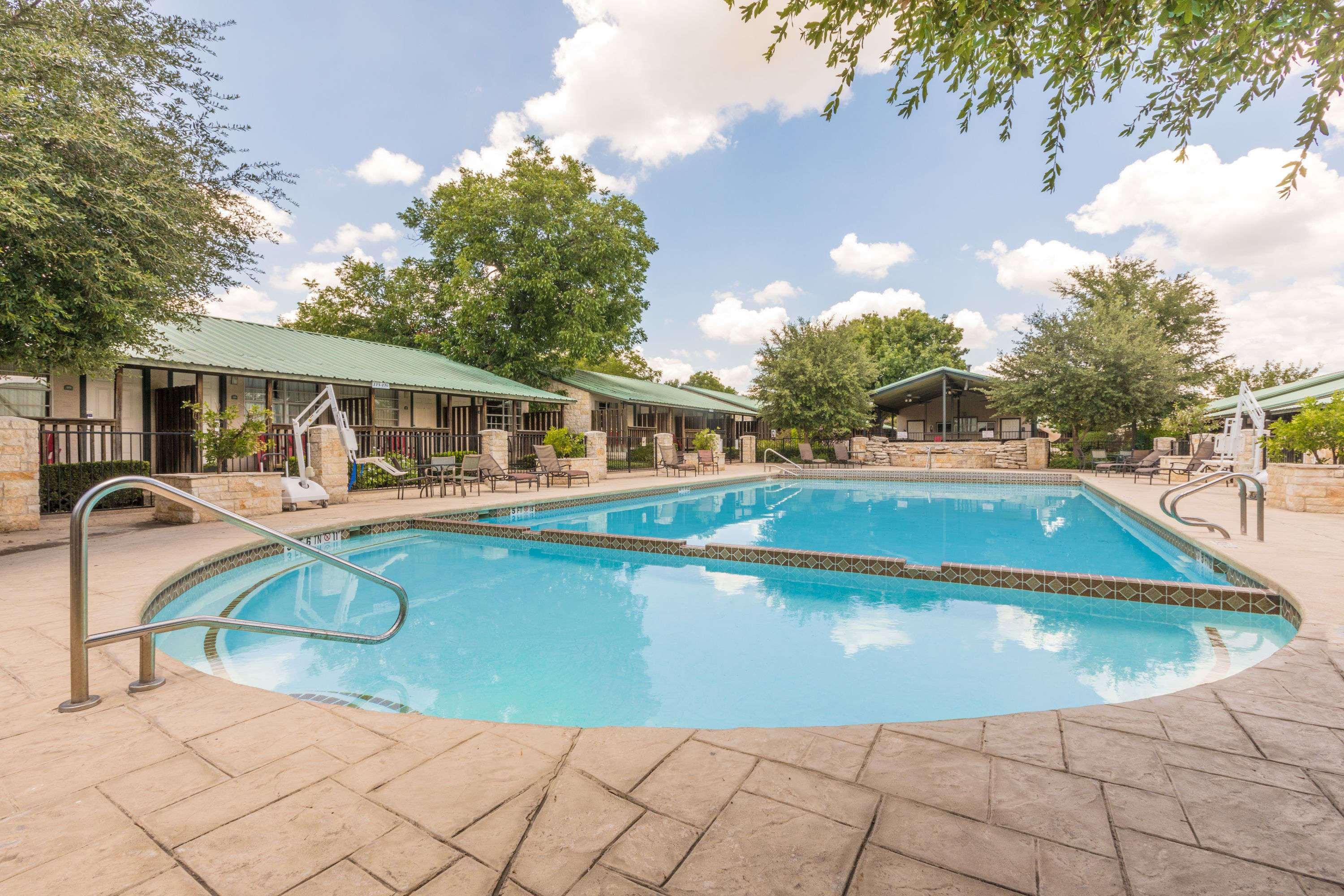 Travelodge Inn and Suites by Wyndham San Antonio Airport - photo 13
