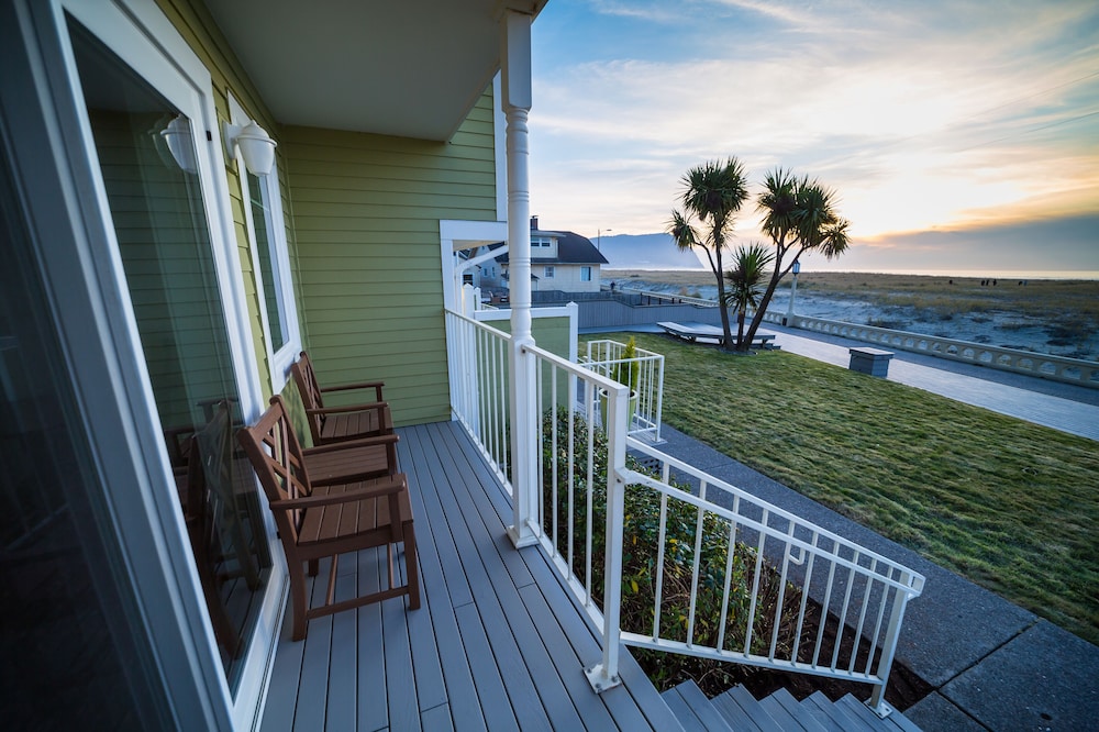 Inn of the Four Winds Oceanfront Seaside in Seaside, United States