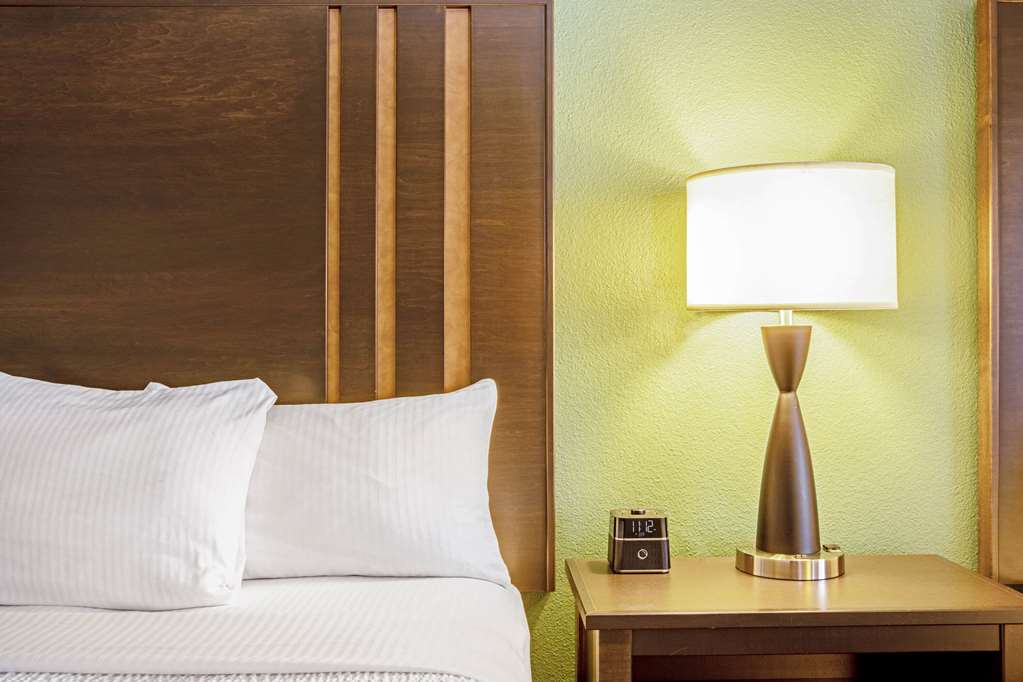 La Quinta Inn & Suites by Wyndham Gillette - photo 14
