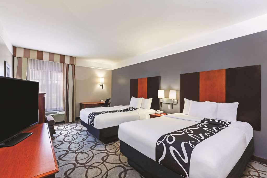 La Quinta Inn & Suites by Wyndham Granbury - photo 14