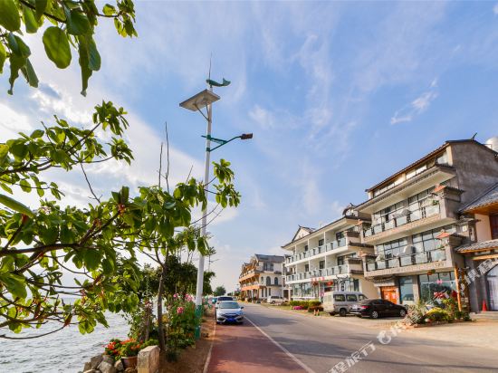 Dali Waterfront Inn - carbon neutral hotel in Dali