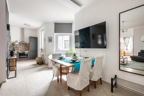 Designer Boho Loft 2BA 2BR AC Balcony — 4-Star Luxury Hotel in Budapest, Hungary