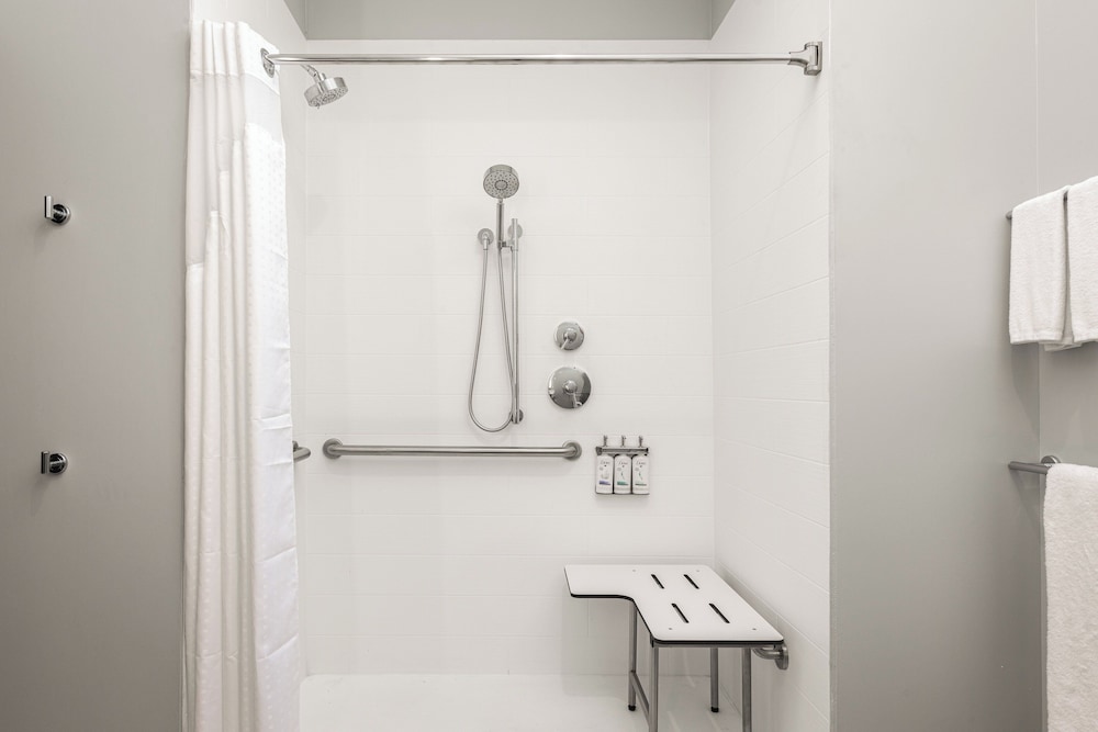 Holiday Inn Express & Suites Hawaiian Gardens by IHG - photo 23