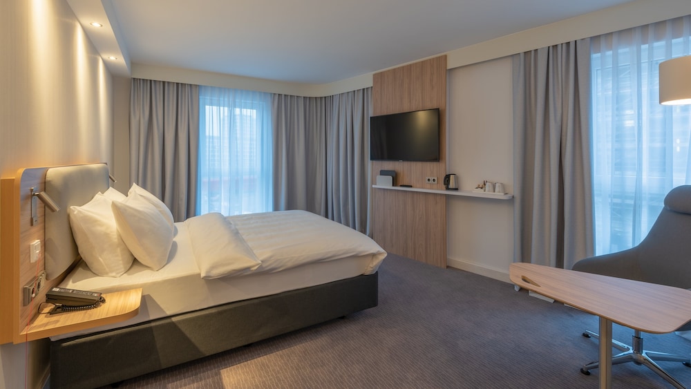 Holiday Inn Express Hotel & Suites Schulenburg by IHG - photo 22