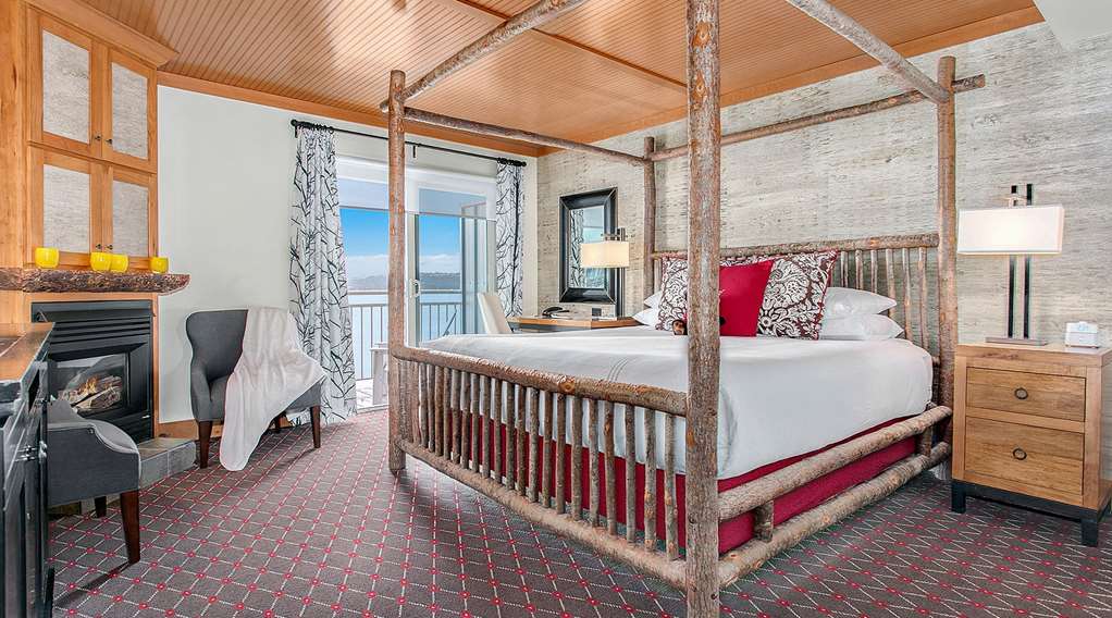 The Edgewater Hotel - photo 20