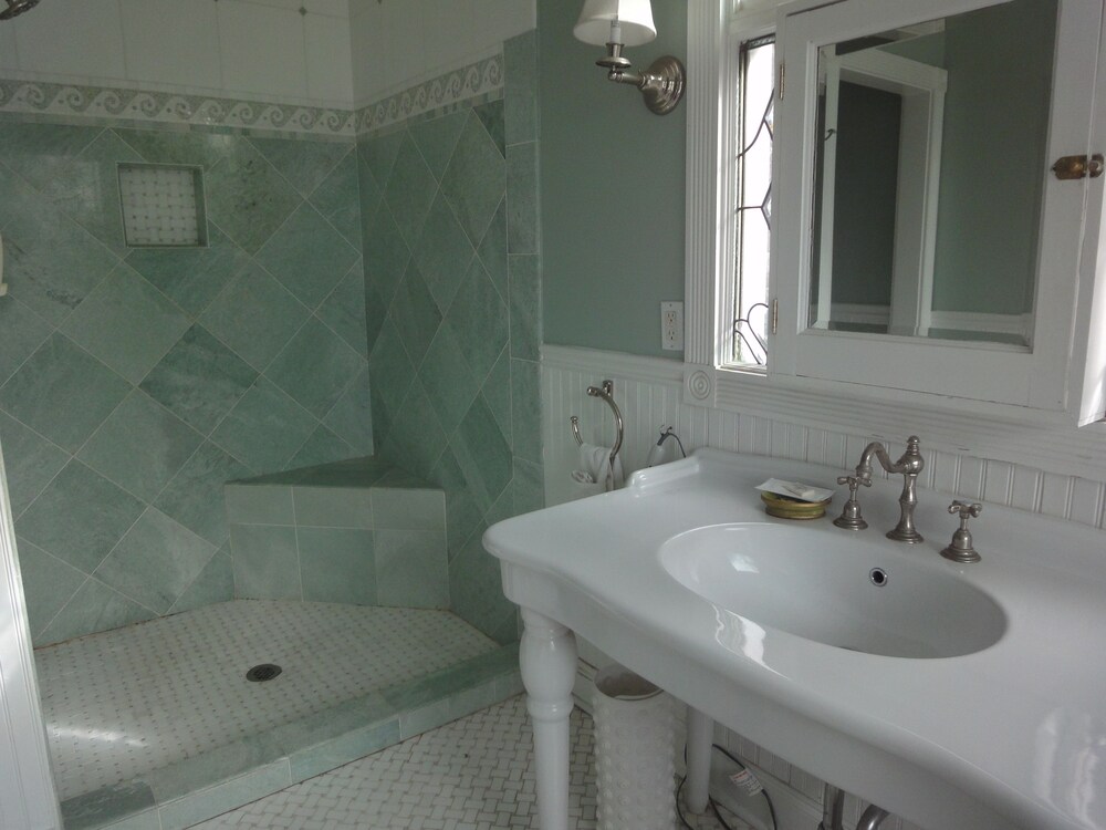 Lake Allatoona Inn - photo 9