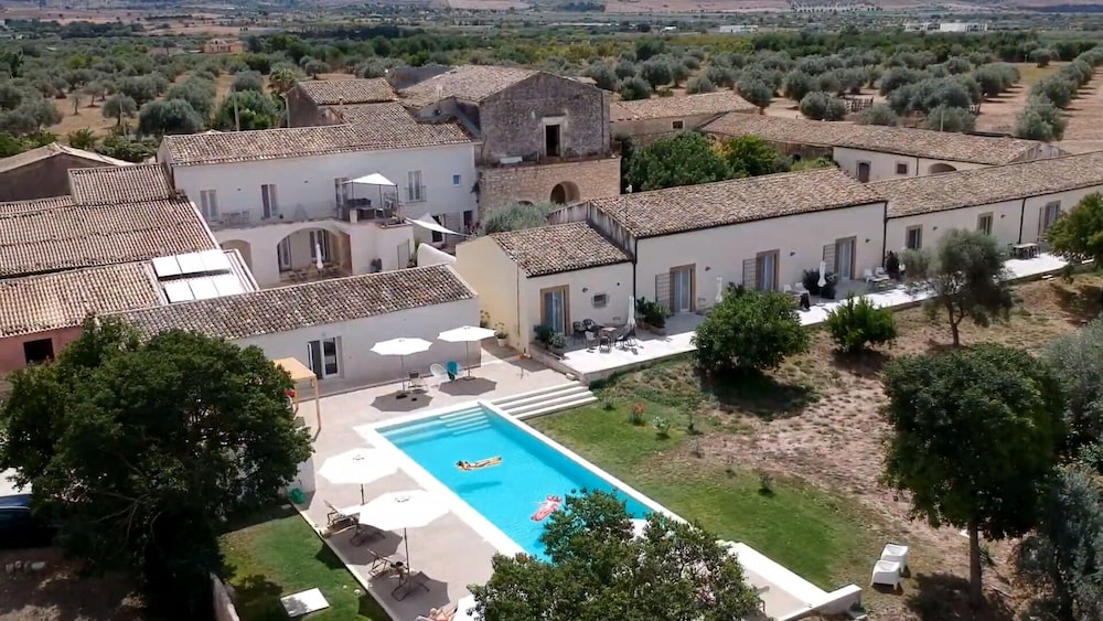 Dimora di Dante — 4-Star Luxury Hotel in Chiaramonte Gulfi, Italy